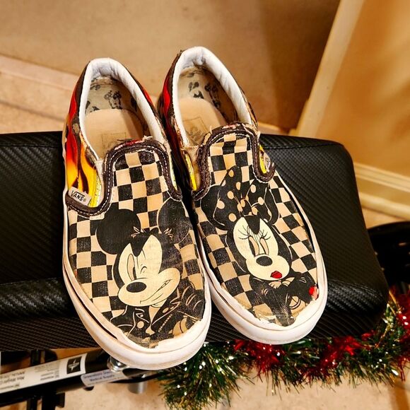 Vans Black & White Checkered Shoes w/ Disney's Mickey & Minnie Size 1.0 - Picture 1 of 10